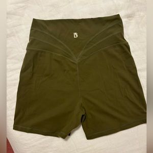 Buffbunny Siren short 4” green size large Crossover waist